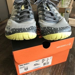 Men’s Size 11 Sneaker